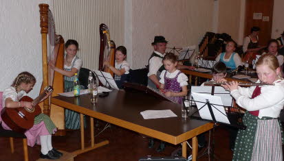 Magdalena Zimmermann und ihre Musikgruppe