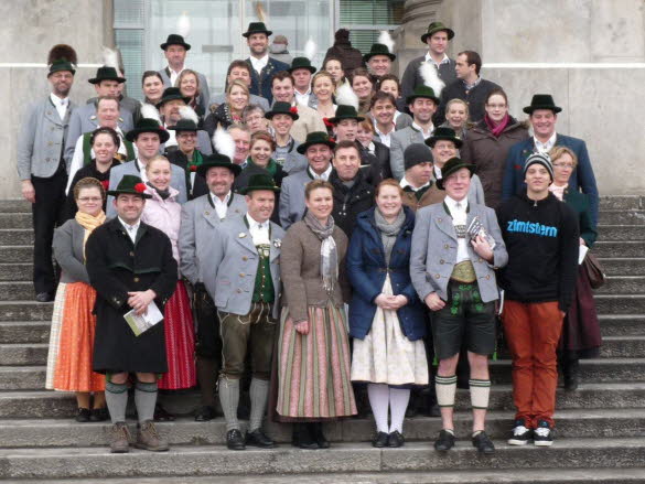 unsere Reisegruppe vor dem Reichstag