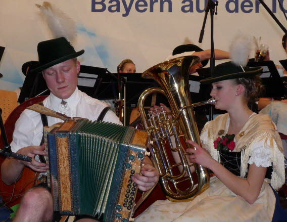 zwei junge Musikanten aus Burghausen